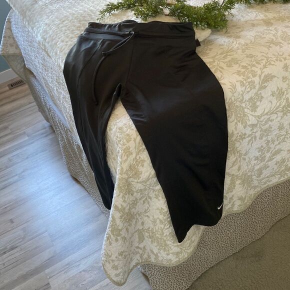 Nike Cropped Leggings/Pants   - Picture 6 of 7